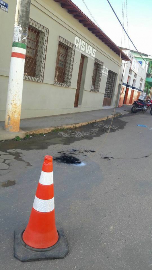 Santa Maria do Suaçuí: Pipa cai na rede elétrica, causa curto circuito e deixa moradores sem luz por algumas horas