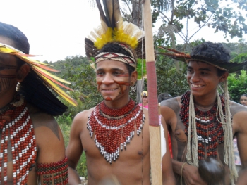 Índios Pataxós na Aldeia Mirueira, na Serra do Candonga