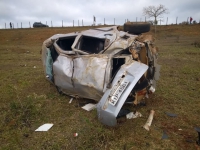 Capotamento deixa três feridos na MGC-120, próximo ao Aeroporto de Guanhães