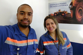 Voluntários da Anglo American oferecem aulas de informática em Conceição do Mato Dentro