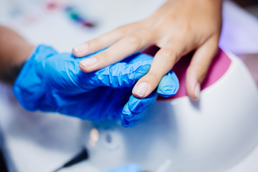 Anvisa proíbe duas substâncias utilizadas em produtos para unhas