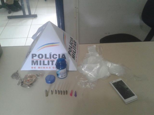 Homem é preso com sementes de maconha e munições em Santa Maria de Itabira