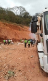 Caminhão a serviço da ASCAMARG pega fogo e chega em chamas ao galpão