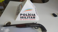 Homem é preso por porte ilegal de arma de fogo em Sabinópolis