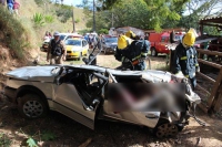 Fiat Uno cai em ribanceira e três mulheres morrem, em Santa Maria de Itabira
