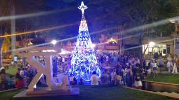 Em clima de natal, 1º dia do Circuito Odilon Behrens movimenta o centro de Guanhães