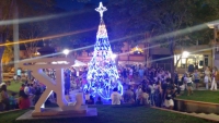 Em clima de natal, 1º dia do Circuito Odilon Behrens movimenta o centro de Guanhães