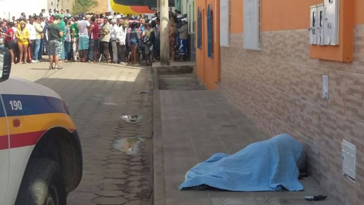 GUANHÃES: Homem é morto durante abordagem policial no bairro Milô
