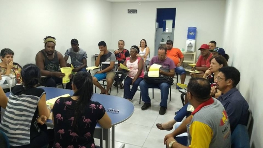GUANHÃES: Ambulantes que vão prestar serviço durante o carnaval participam de palestra sobre manipulação e fabricação de alimentos