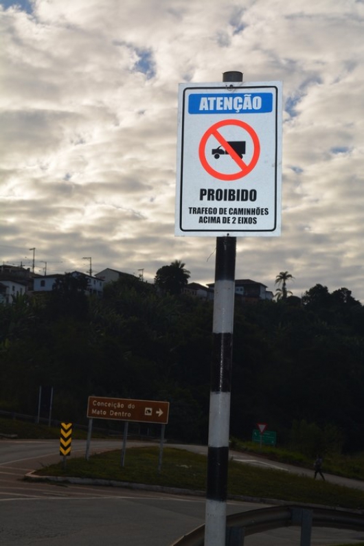 Prefeito de Serro limita tráfego pesado na cidade