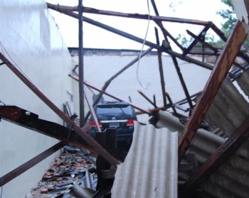 Chuva forte causa desabamentos e destruição em Diamantina