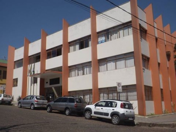 Prefeitura de Guanhães lança edital de concurso público para 112 vagas