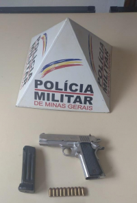 Homem é preso por porte ilegal de arma de fogo e com CNH suspensa em Santa Maria do Suaçuí