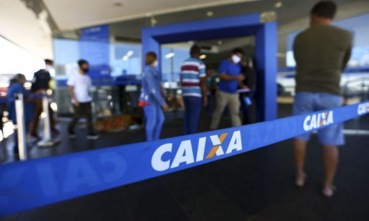 Caixa paga abono salarial para nascidos em janeiro e fevereiro