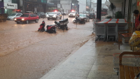 GUANH&Atilde;ES: Chuvas fortes causam alagamento em v&aacute;rios pontos da cidade na tarde dessa ter&ccedil;a