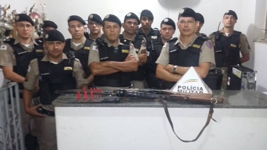 Operação policial em Correntinho termina com a prisão de três pessoas e apreensão de armas, veículos e drogas