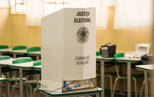 ELEIÇÕES 2022: TSE volta a proibir celular, mesmo desligado, na cabine de votação