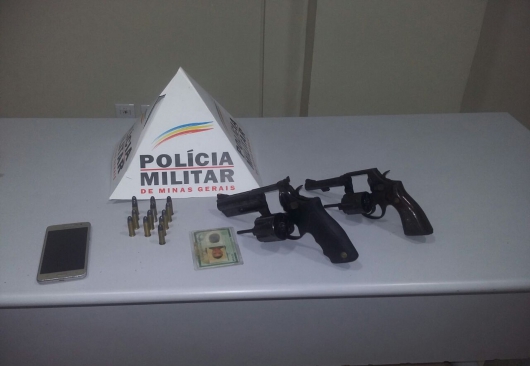 Foragido da Justiça é preso com armas e munições dentro de ônibus na BR-381, em Ipatinga