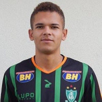 Jovem natural de São João Evangelista estréia como titular do América- MG