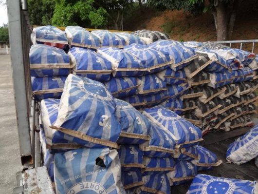 Polícia Ambiental de Guanhães apreende mais de uma tonelada de carga de carvão irregular em Paulistas