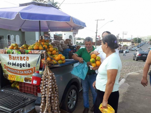 ELEIÇÃO SUPLEMENTAR:Vendedores ambulantes atraem eleitores em Guanhães