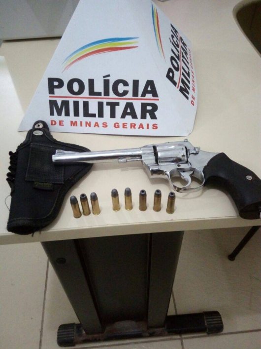 PM prende homem e apreende revólver durante blitz na rodovia MGC 120, em Dores de Guanhães