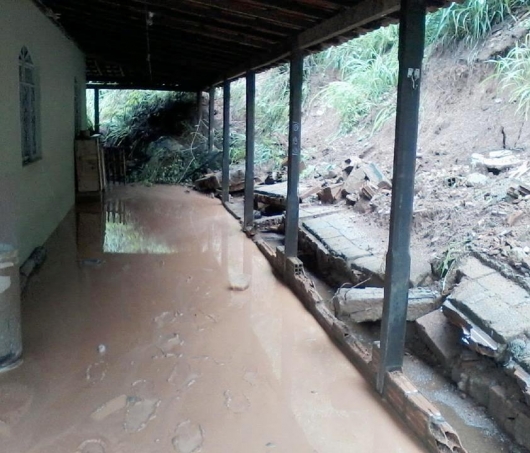 Tremor de terra assusta moradores e deixa casas trincadas em Capelinha