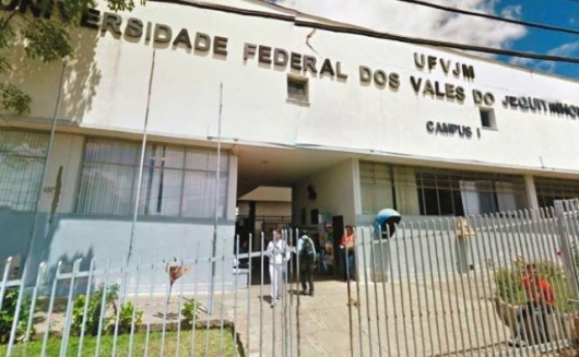 Greve de professores paralisa 25 das 63 universidades federais, diz sindicato