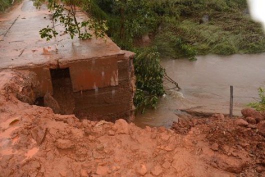 Chuvas causam interdições de pontes, e distritos de Serro ficam ilhados