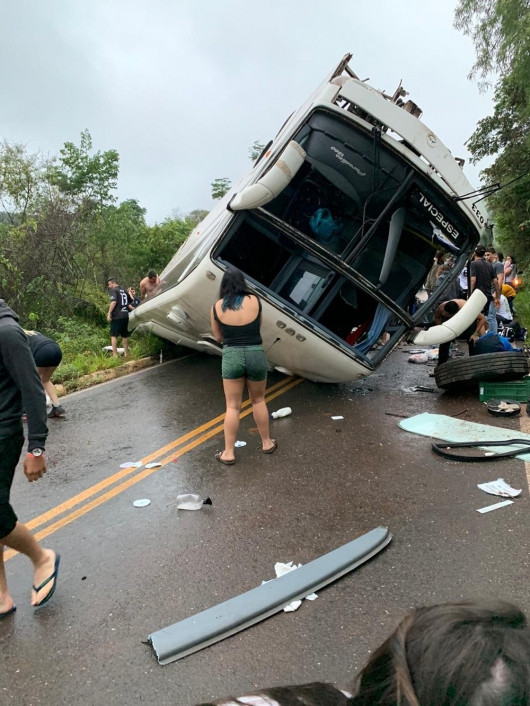 Morre passageiro de ônibus que tombou na BR-259, próximo ao Serro