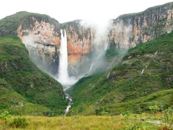 Nova regra: proibido acessar o alto da cachoeira do Tabuleiro com veículos automotores, em Conceição do Mato Dentro