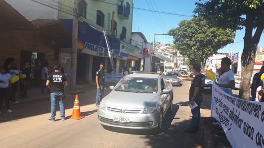 Blitz educativa é realizada em Guanhães em alusão ao Maio Amarelo