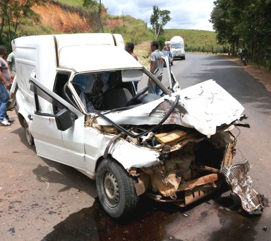 Motorista perde controle de veículo e se envolve em acidente na BR 120, próximo a Santa Maria do Suaçuí