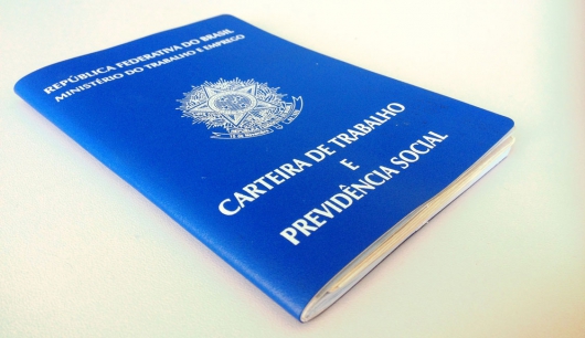 País fecha 169 mil postos de trabalho com carteira assinada