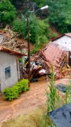 Chuvas: Casa desaba no bairro Agroder