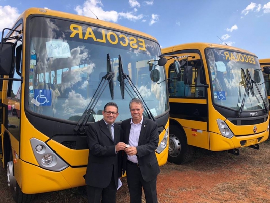 Guanhães é contemplada com três ônibus escolares do Governo de Minas