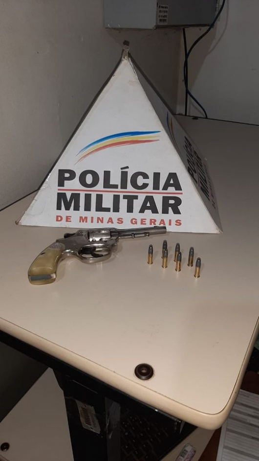 Homem é preso com arma de fogo e sinal de embriaguez em Euxenita, distrito de Sabinópolis