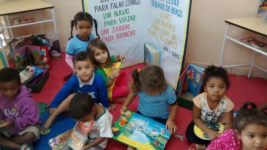 ‘Amigo livro’: pequenos do CMEI participam de atividades em comemoração ao mês do livro