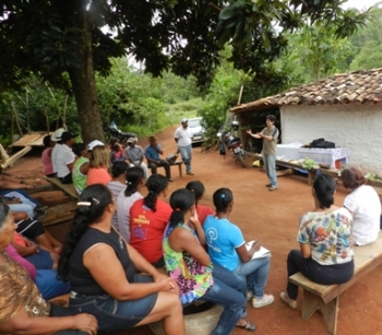 Comunidade afrodescendentes participa de oficina bordado realizada pela Emater-MG