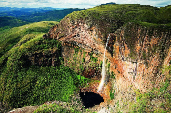 CONCEIÇÃO DO MATO DENTRO: Cachoeira do Tabuleiro é interditada por risco de deslocamento de rocha