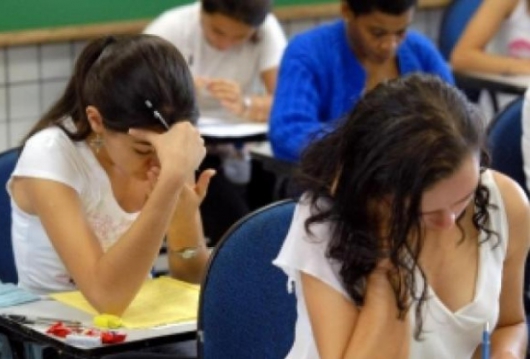 Estudantes do Ensino Médio podem fazer simulado do Enem pela internet