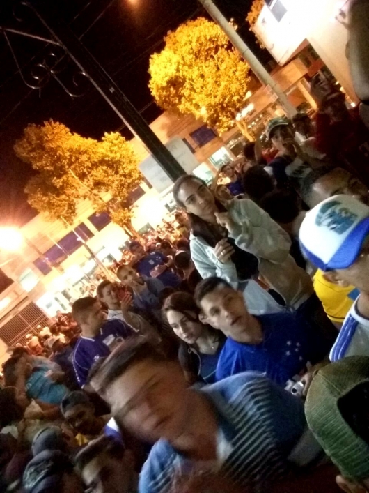 Vitória do cruzeiro na Copa do Brasil reúne milhares de torcedores nas ruas de Guanhães