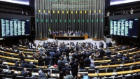 Câmara aprova doação de empresas a partidos e conclui reforma política