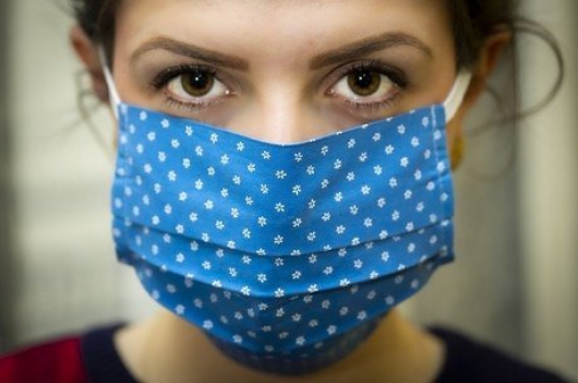 Máscaras caseiras podem ajudar na prevenção contra o coronavírus