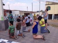 Caminhada aconteceu na tarde desta sexta-feira e reuniu moradores de diferentes bairros de Guanhães 