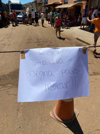 Moradores da Pio Ferreira e adjacências se manifestam contra condutas da Mineradora em Guanhães e pedem alteração da rota dos caminhões