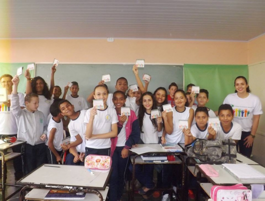 Após vacinação lúdica com sache de mel, Campanha Ambiental termina hoje nas escolas de Guanhães