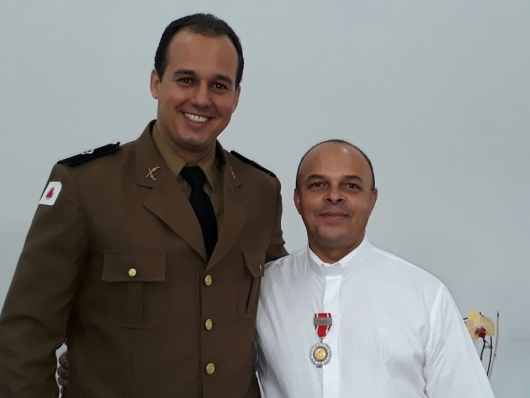 Padre de Peçanha é homenageado com medalha “Desembargador Hélio Costa”
