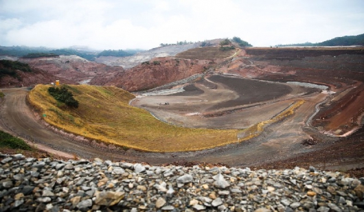 Cidade mineira vive tensão com risco de rompimento de barragem