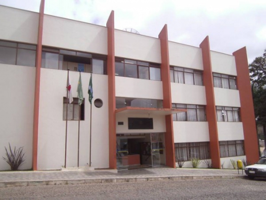 MPMG requer bloqueio de bens de ex-secretária municipal e de servidora de Guanhães